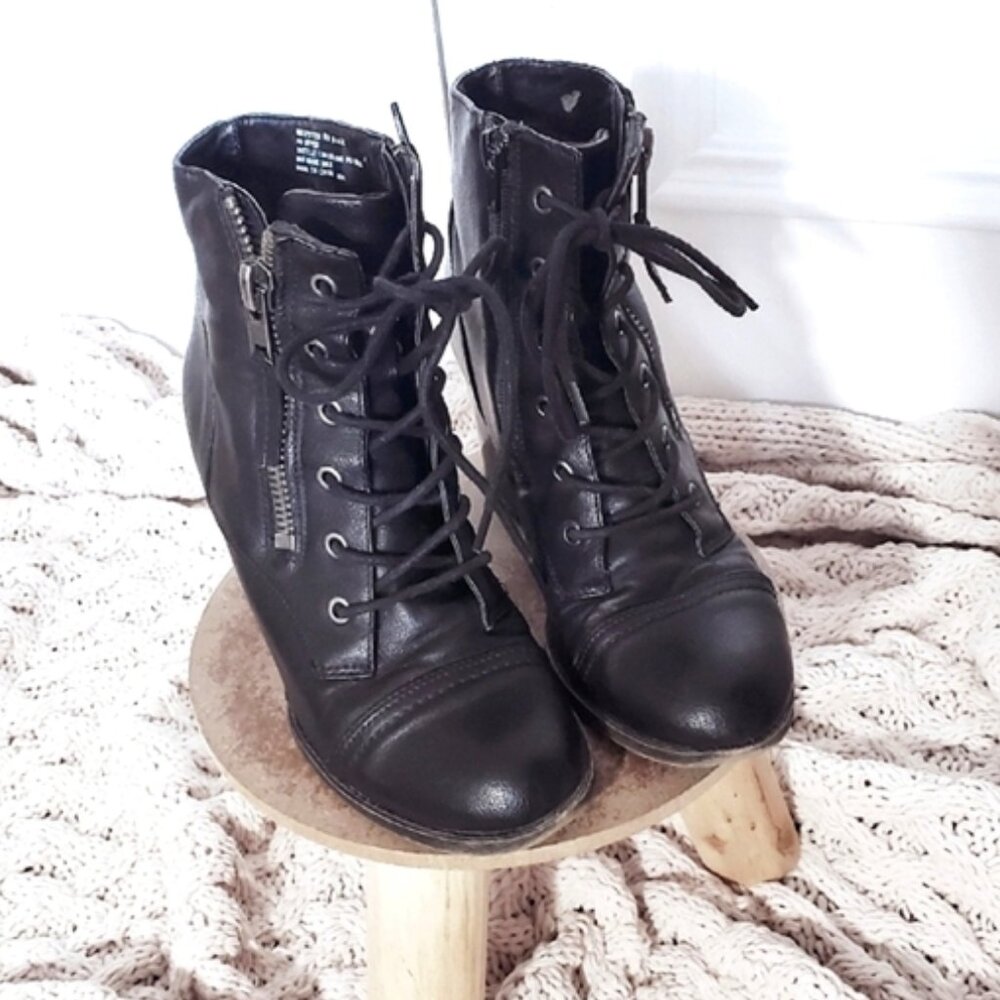 Vintage Y2K MADDEN GIRL "Whipster" Lace Up Prairie Ankle Boots - Picture 4 of 15